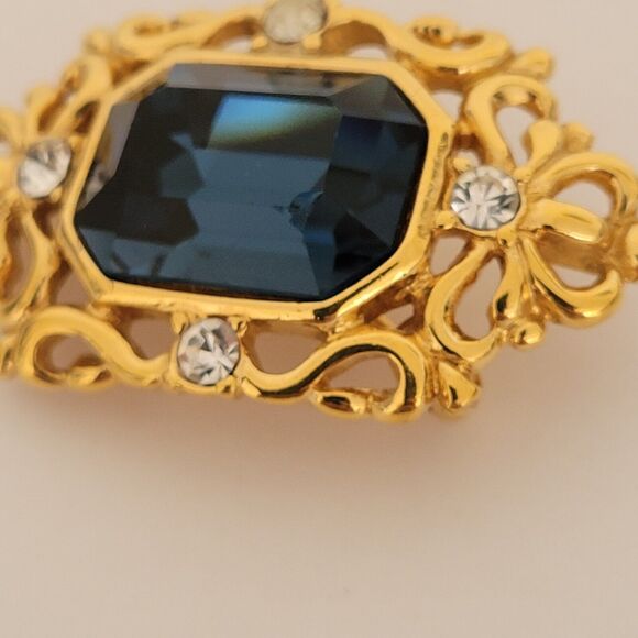 Monet Gold Tone Victorian Retro Style Blue Glass Clear Crystal Brooch Pin 1,5" - Picture 5 of 7